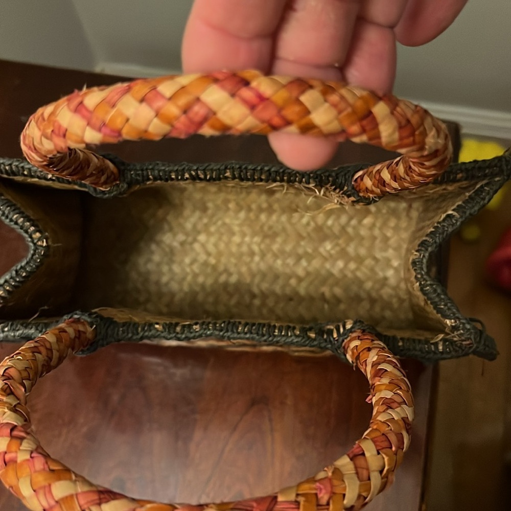Woven VTG Handmade Tan and Brown Handbag - Picture 6 of 9